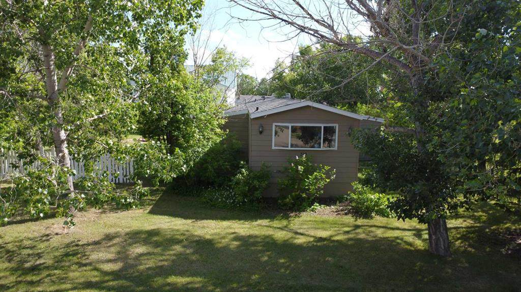 319 2 Avenue - Photo 1