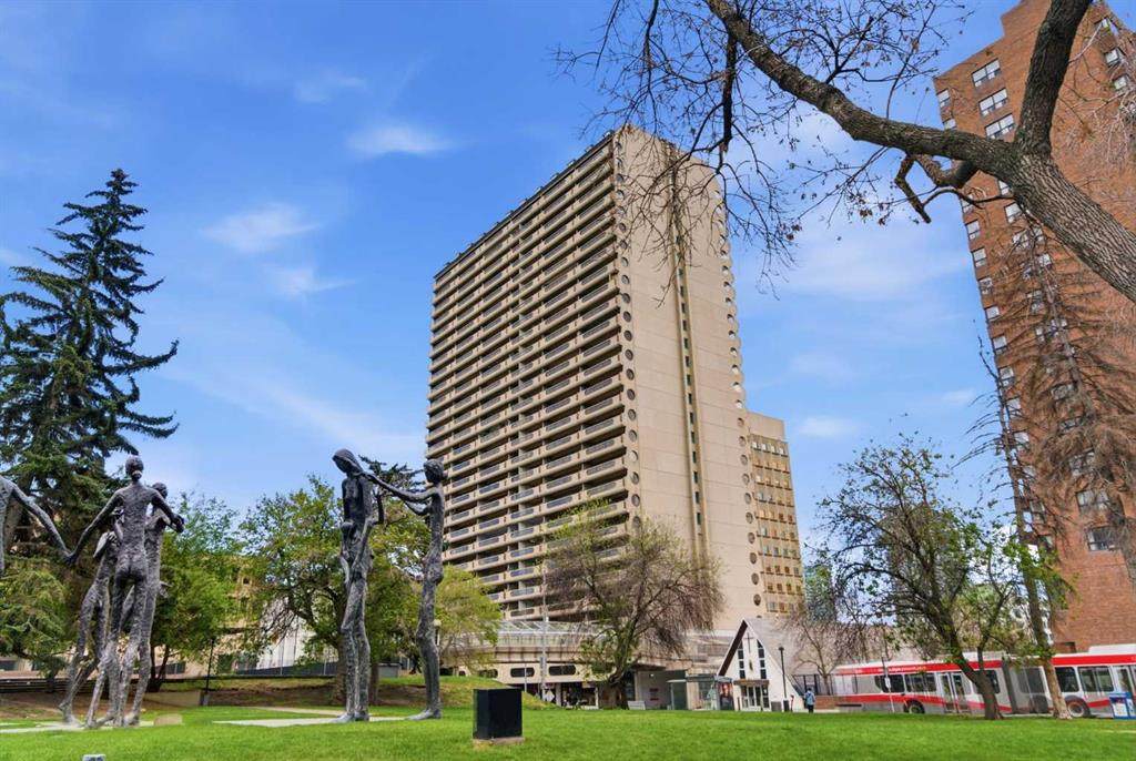 221 6 Avenue - Photo 1