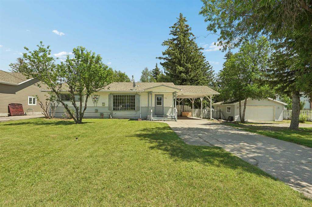 736 2 Street - Photo 1