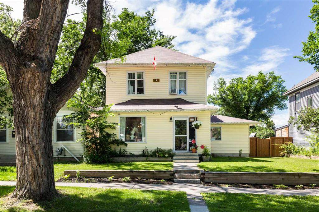 910 8 Street - Photo 1