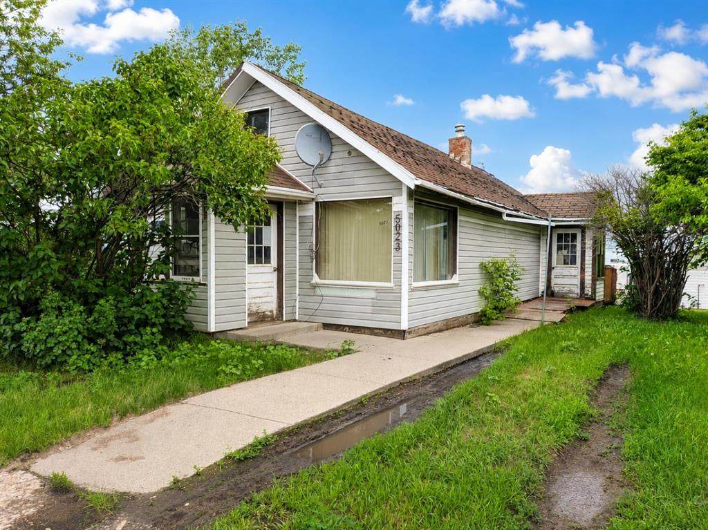 5023 46 Avenue - Photo 1