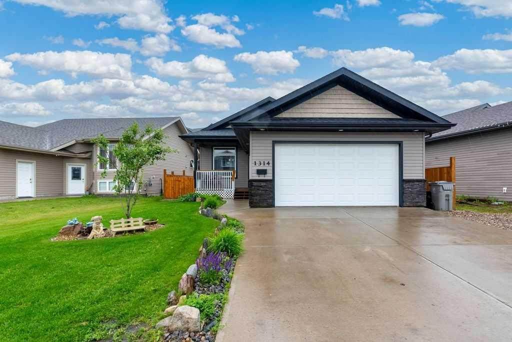 1314 47A Avenue - Photo 1