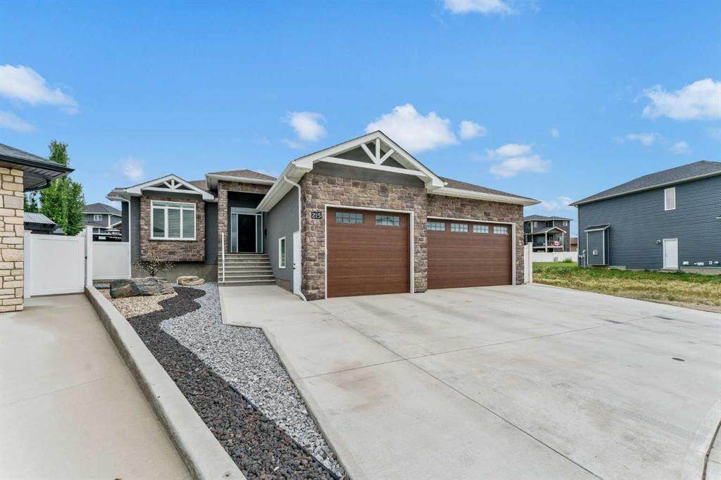 215 Hamptons Crescent - Photo 1