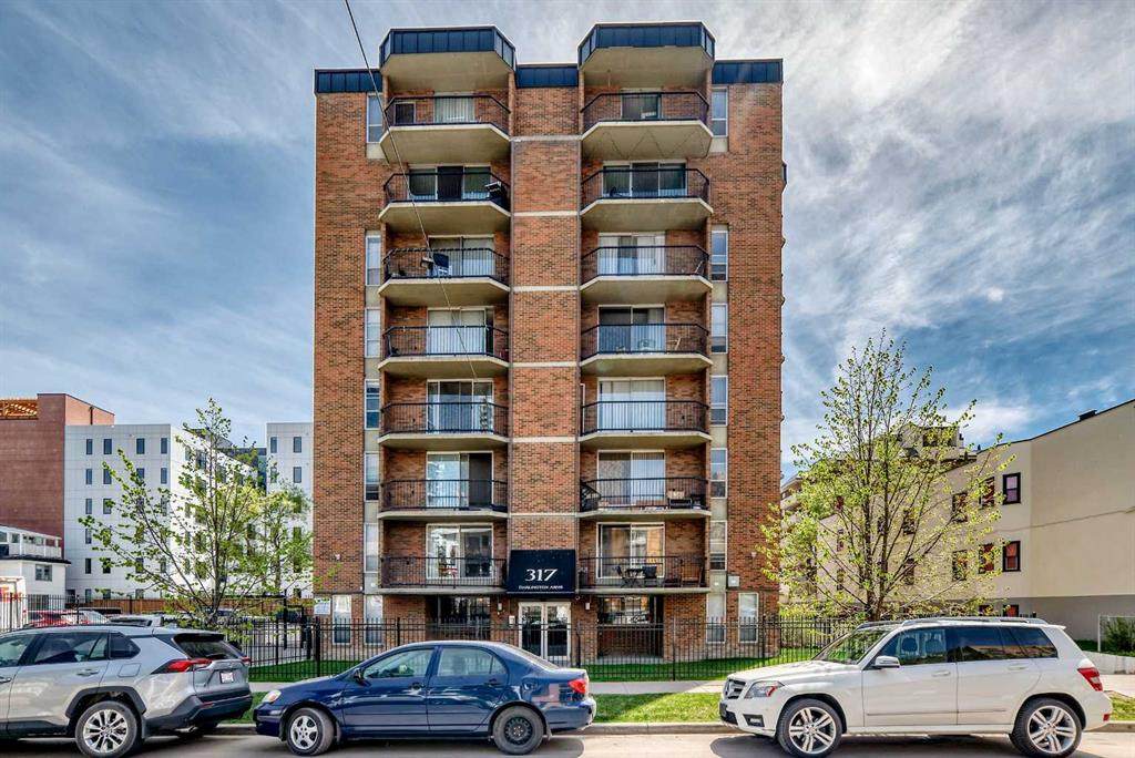 317 14 Avenue - Photo 1