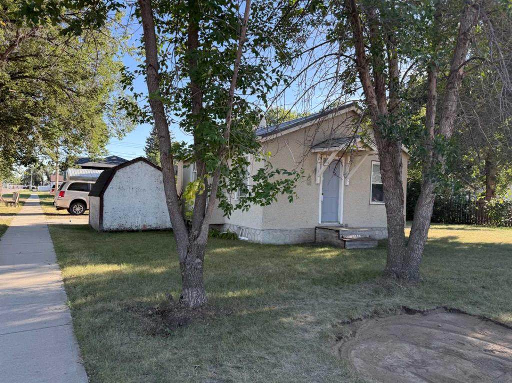 5058 43 Avenue - Photo 1