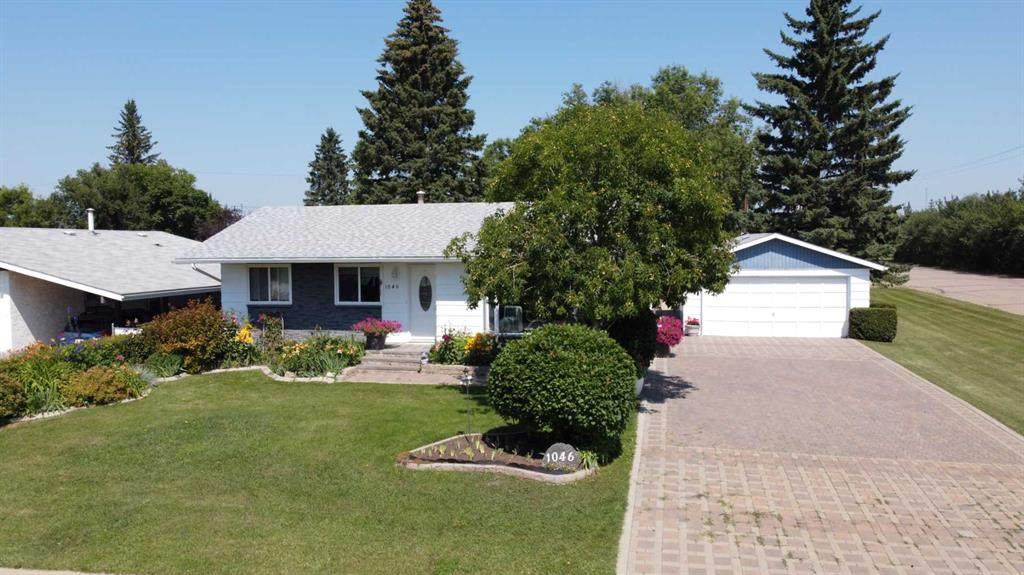1046 17 Avenue - Photo 1