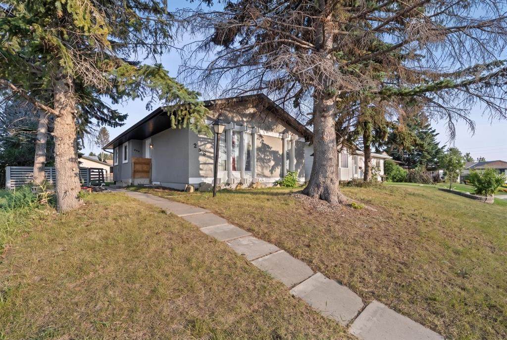 259 Manora Crescent - Photo 1