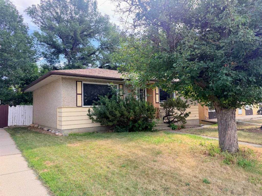 819 8 Street - Photo 1