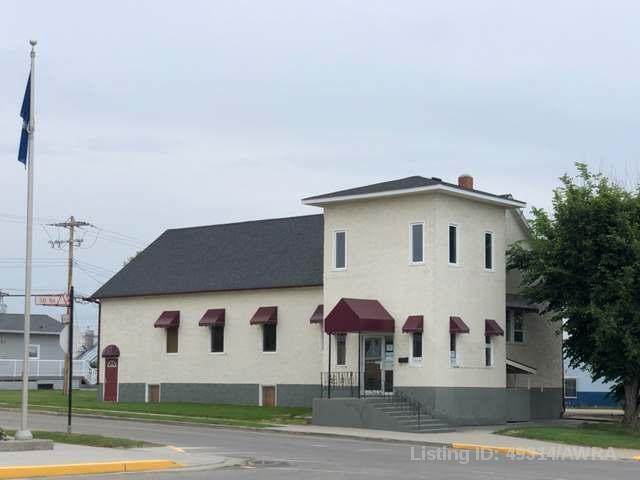 523 50 STREET - Photo 1