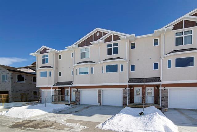 120 Strathcona Circle - Photo 1