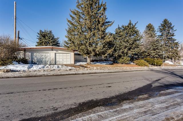 4004 13 Avenue - Photo 1