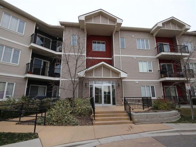 1540 Sherwood Boulevard - Photo 1