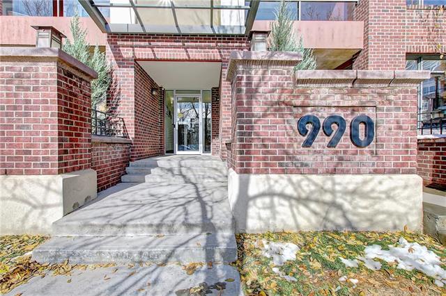 990 Centre Avenue - Photo 1