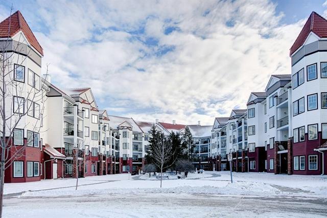 60 Royal Oak Plaza - Photo 1