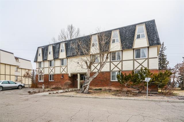 320 Cedar Crescent - Photo 1