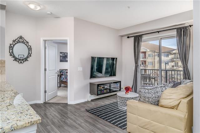 1540 Sherwood Boulevard - Photo 1