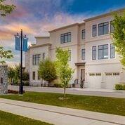8 Victoria Cross Boulevard - Photo 1