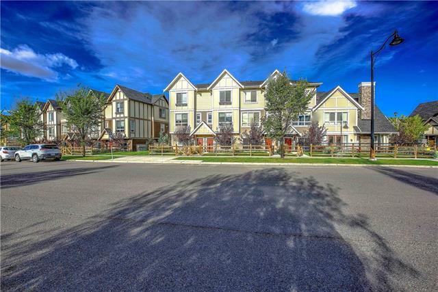 906 Sherwood Boulevard - Photo 1