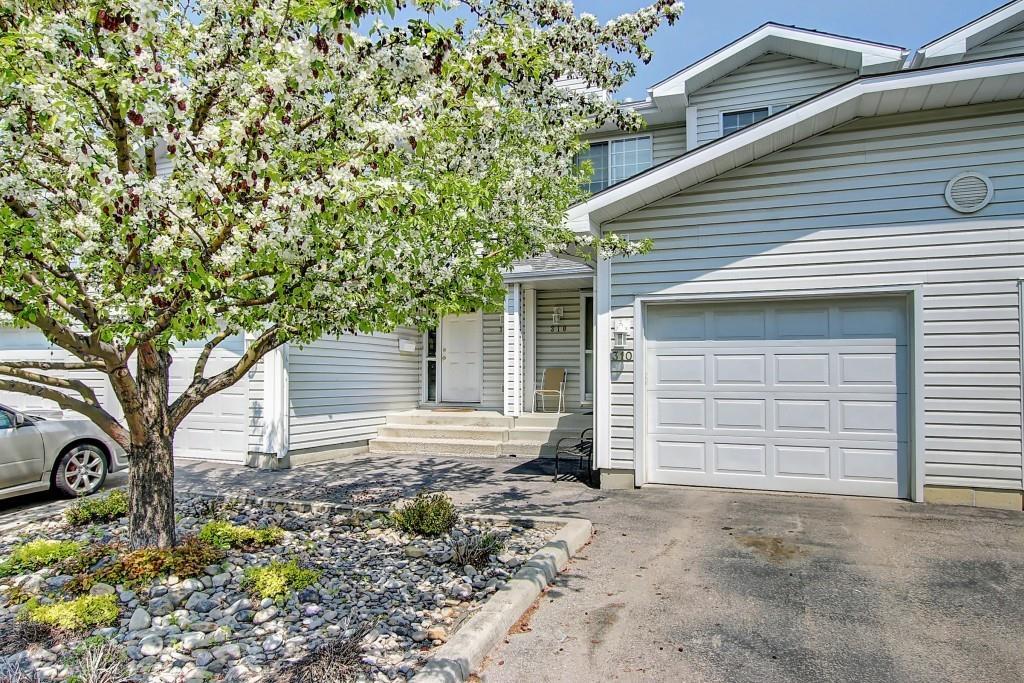 310 Hawkstone Manor - Photo 1