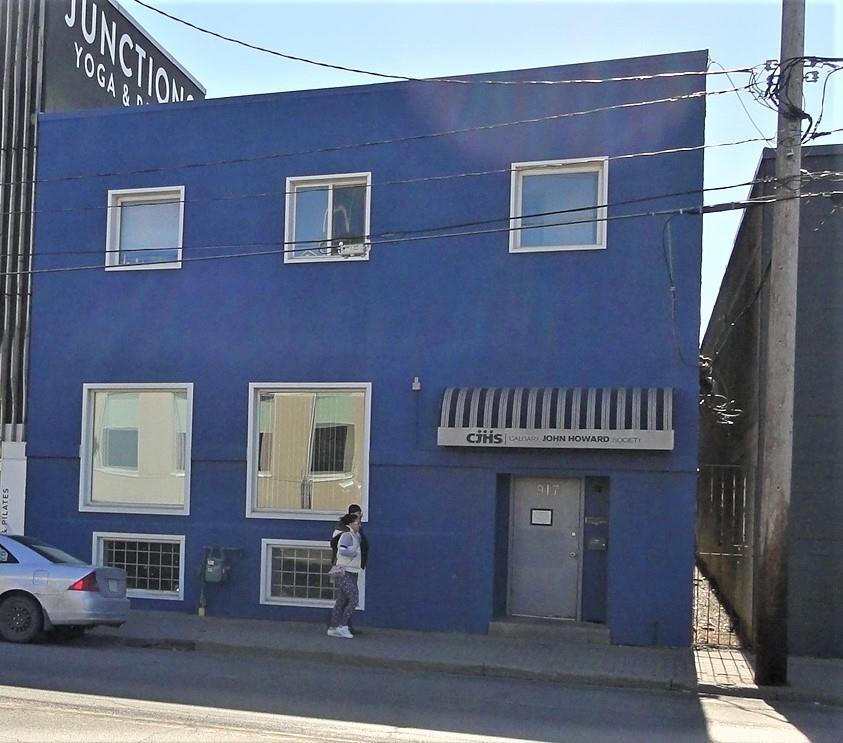917 9 Avenue - Photo 1