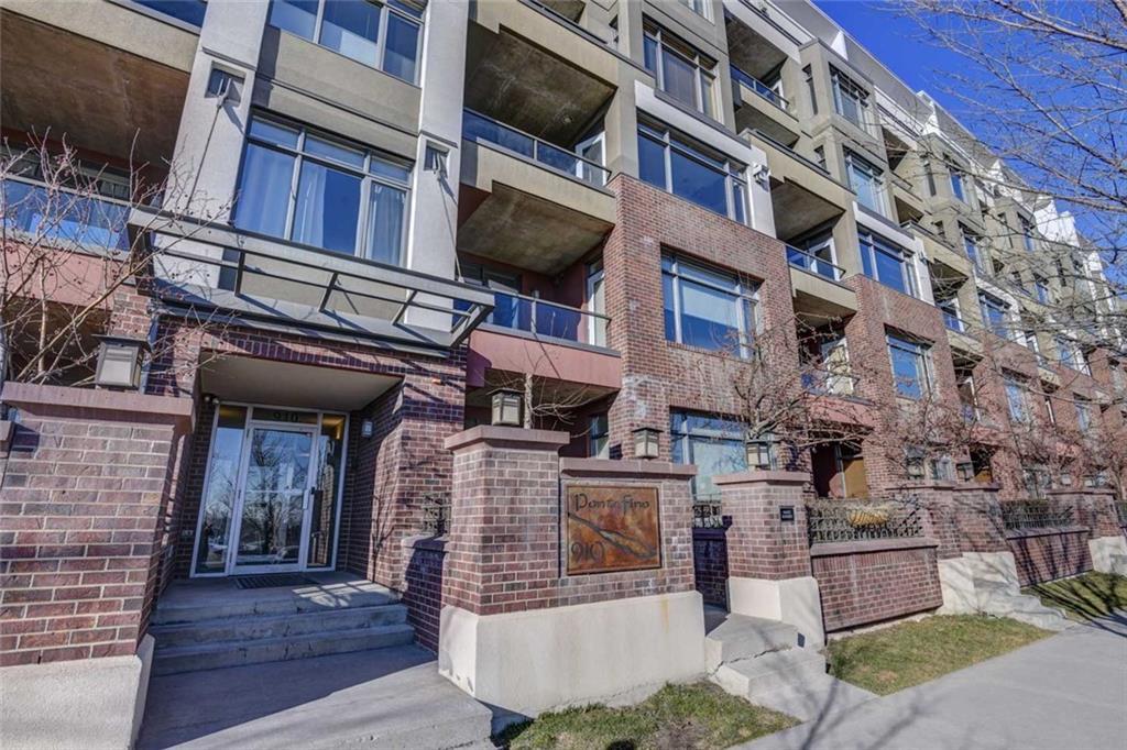 910 Centre Avenue - Photo 1
