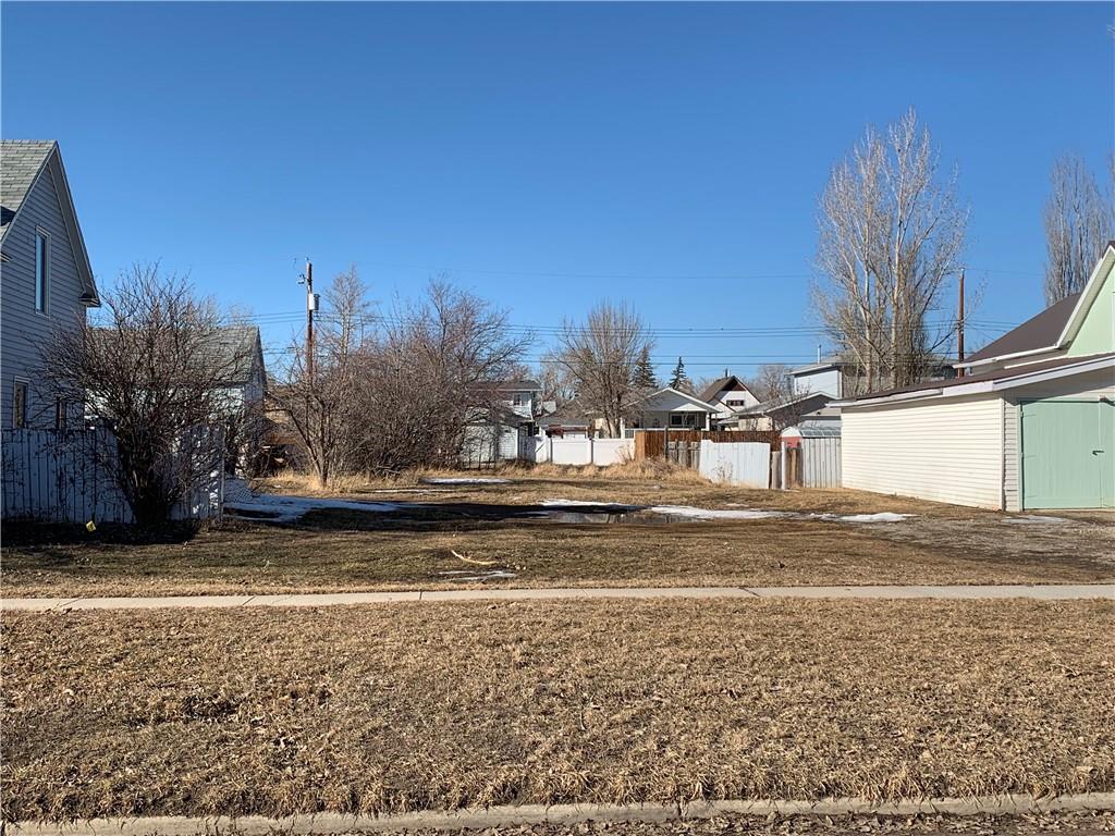 324 49 Avenue - Photo 1