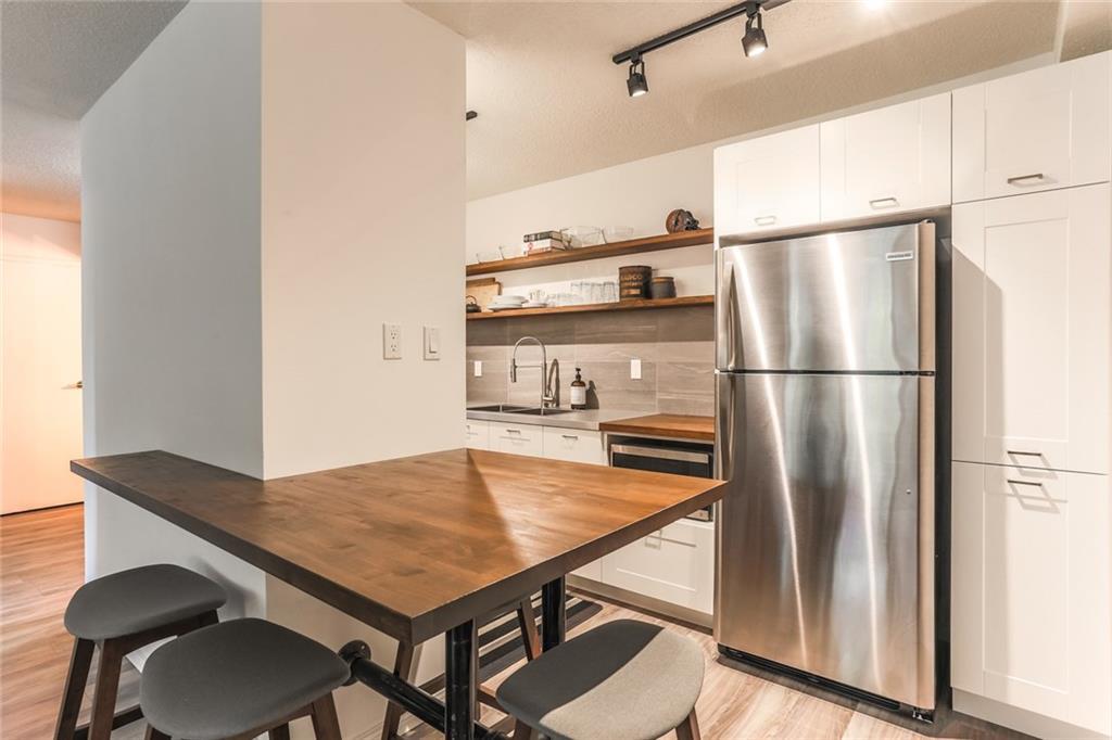 310 4 Avenue - Photo 1