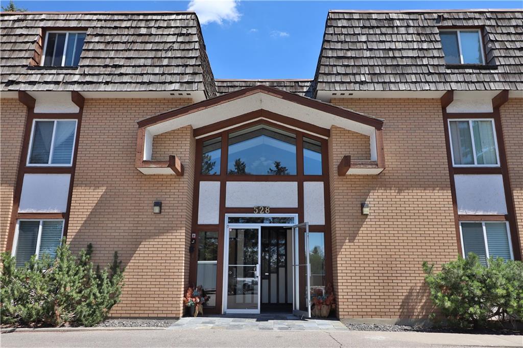 528 Cedar Crescent - Photo 1