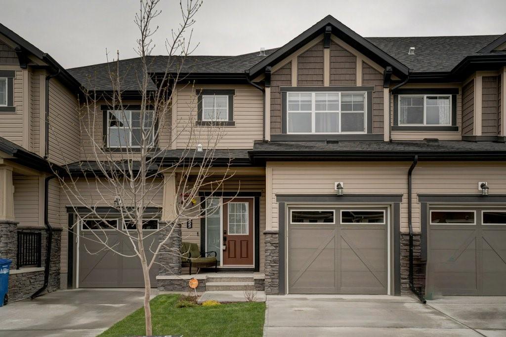 222 Hillcrest Square - Photo 1