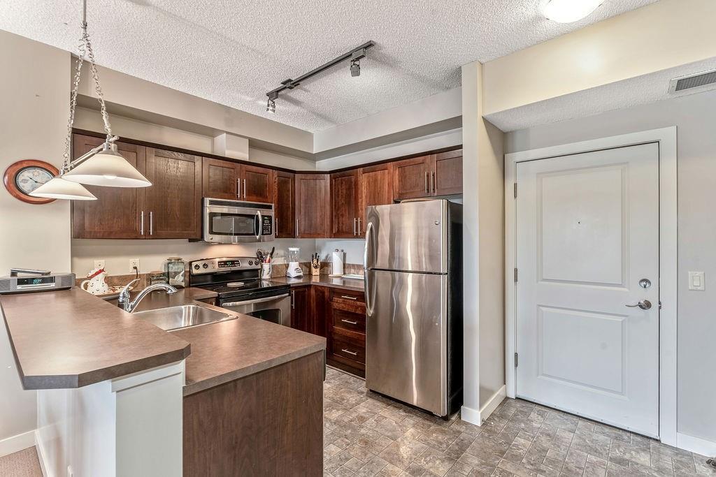 201 Sunset Drive - Photo 1