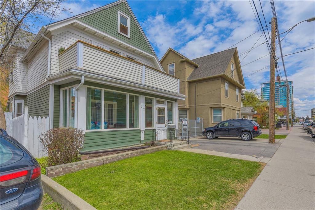 316 15 Avenue - Photo 1