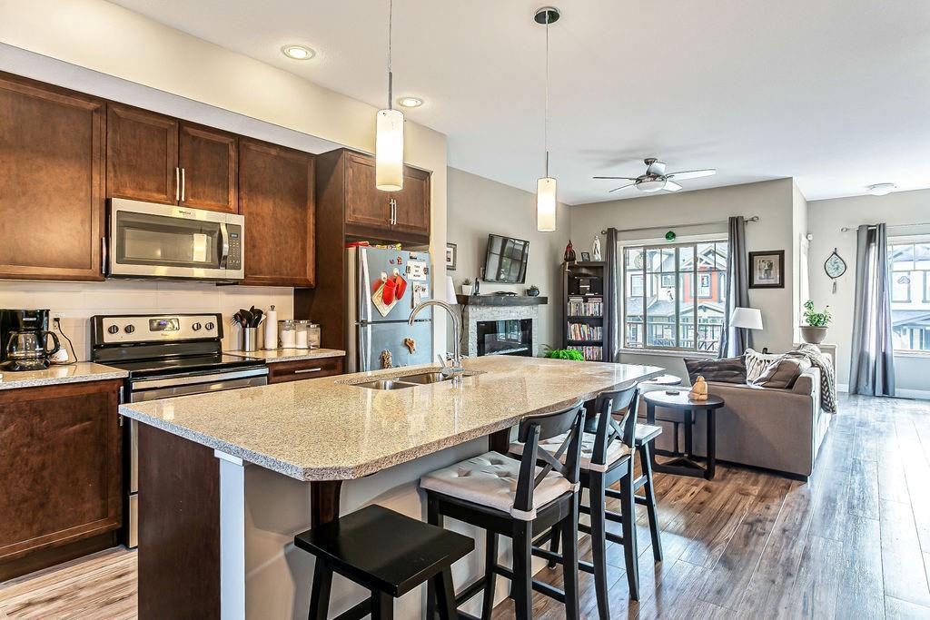 32 Horseshoe Crescent - Photo 1