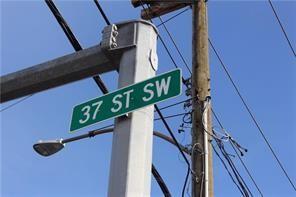 1916 37 Street - Photo 1