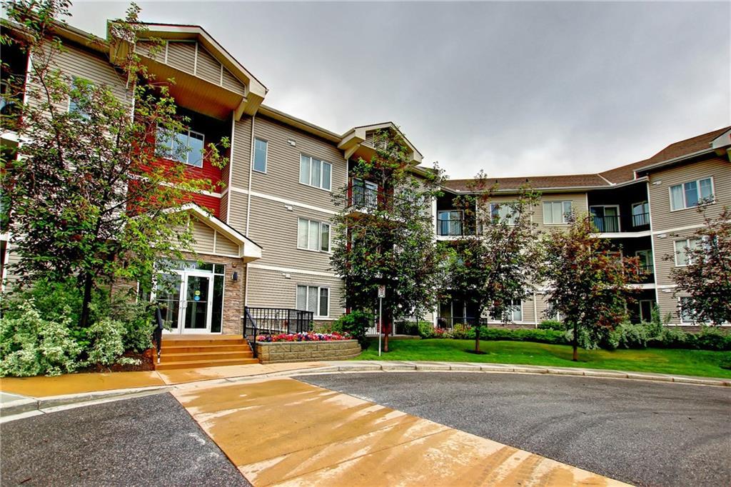 1540 Sherwood Boulevard - Photo 1