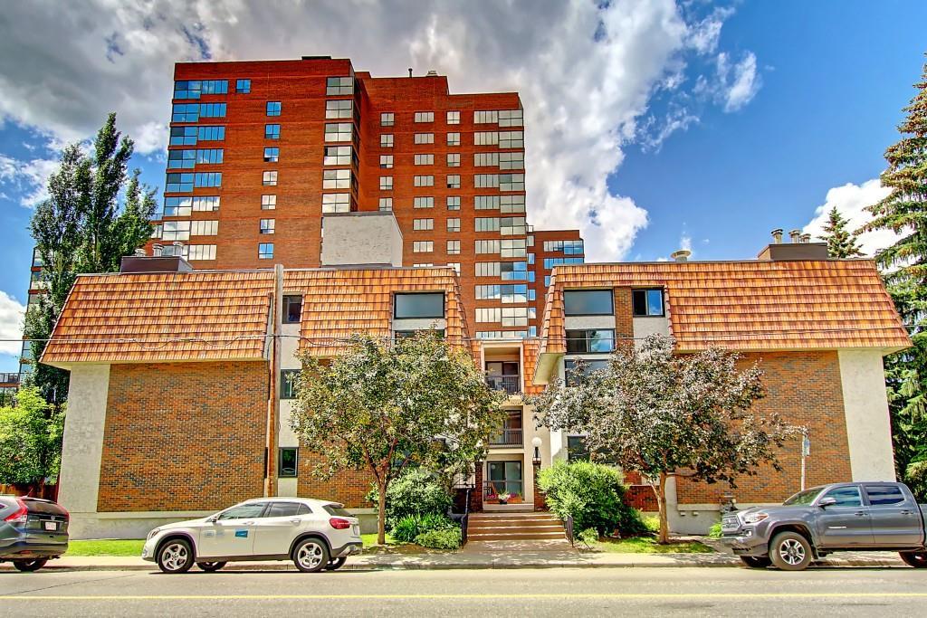 305 25 Avenue - Photo 1