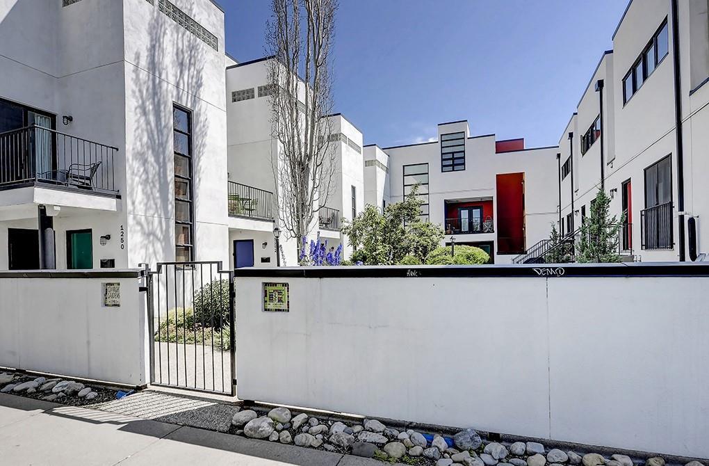 1252 10 Street - Photo 1
