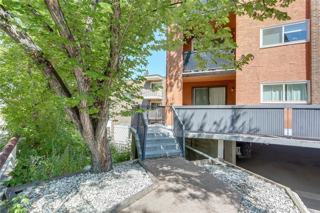 930 Royal Avenue - Photo 1