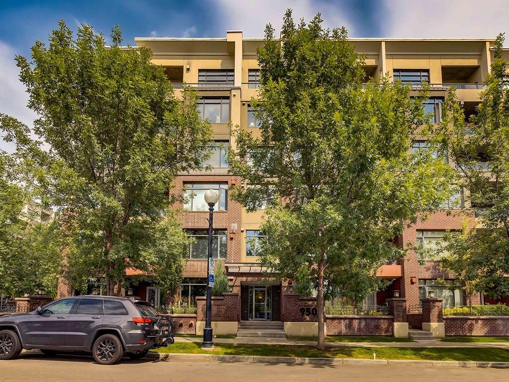 950 Centre Avenue - Photo 1