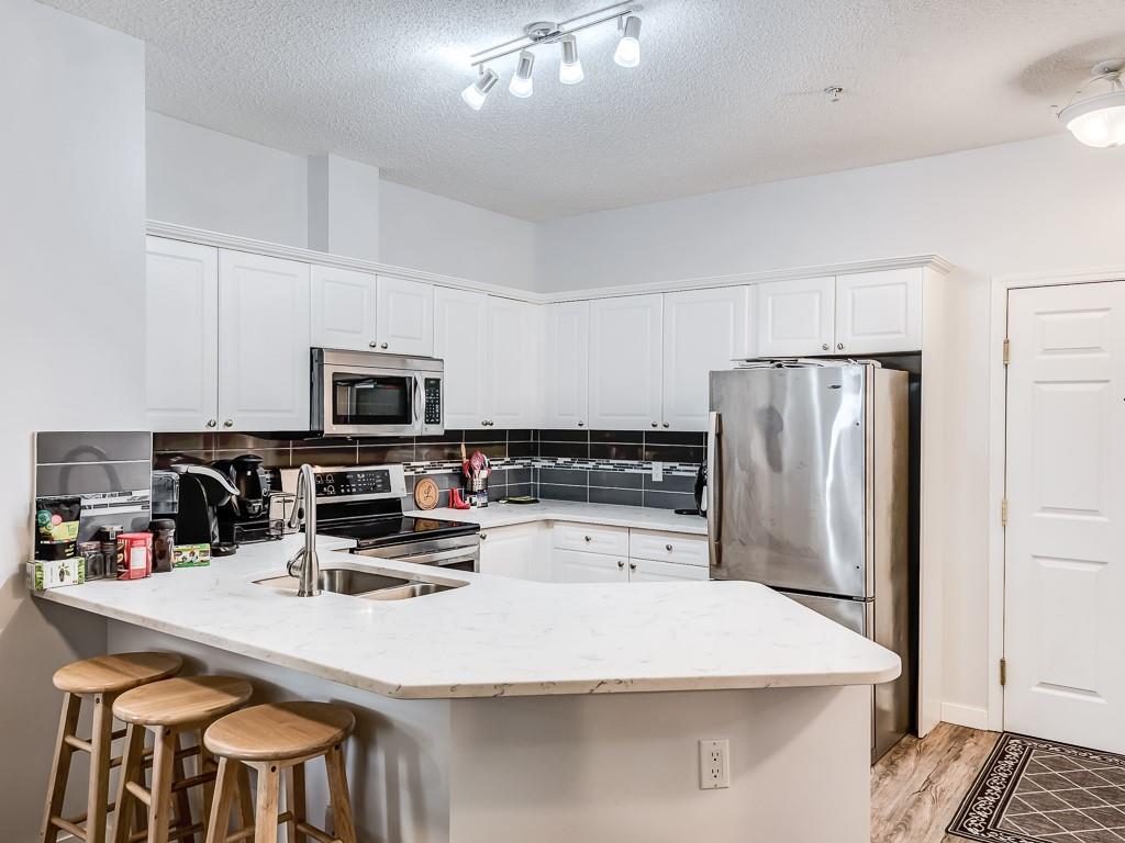 126 14 Avenue - Photo 1