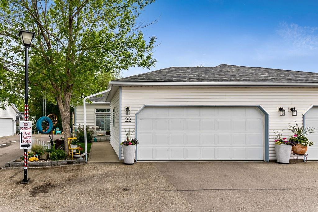105 Elm Place - Photo 1