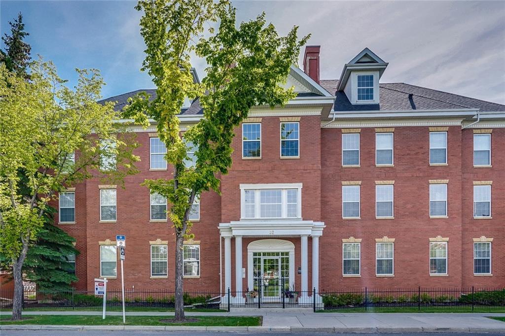 32 Inverness Square - Photo 1