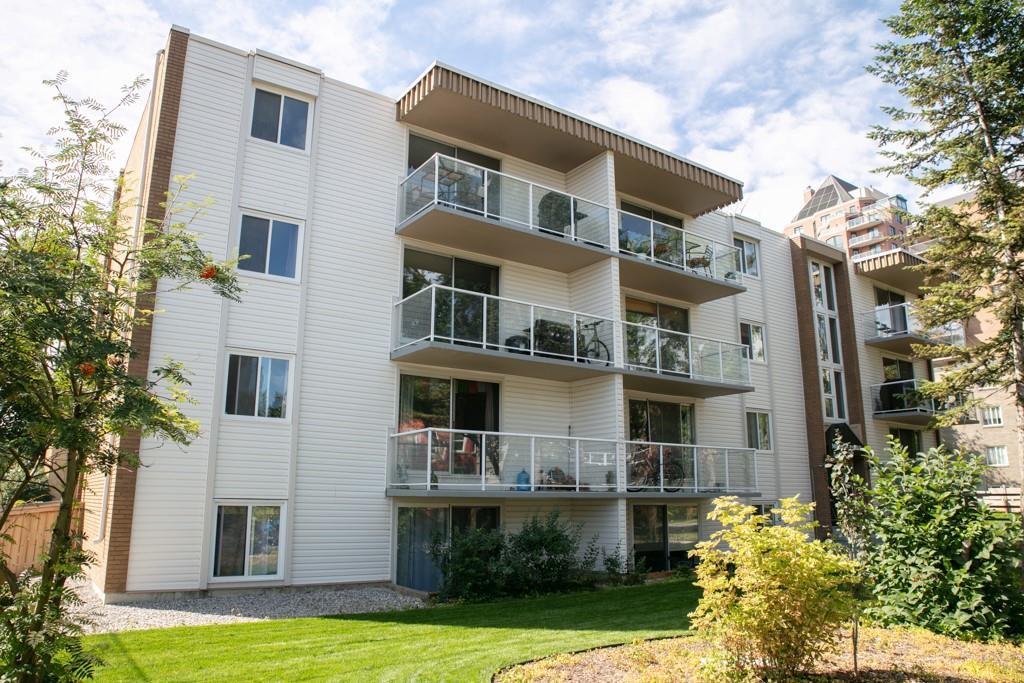 207 25 Avenue - Photo 1