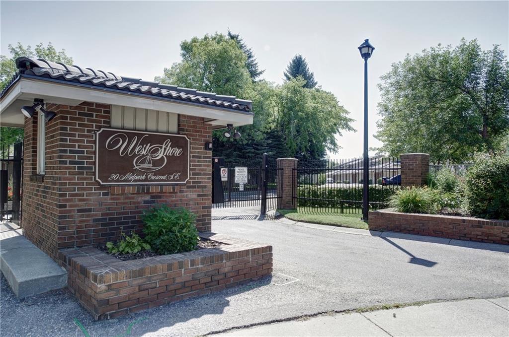 20 Midpark Crescent - Photo 1