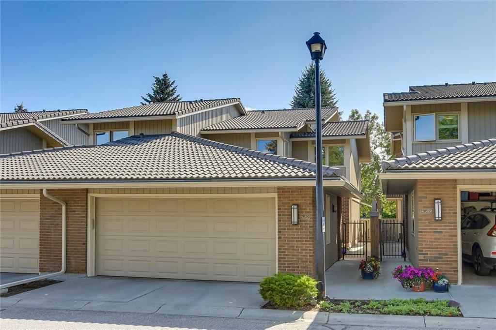 20 Midpark Crescent - Photo 1
