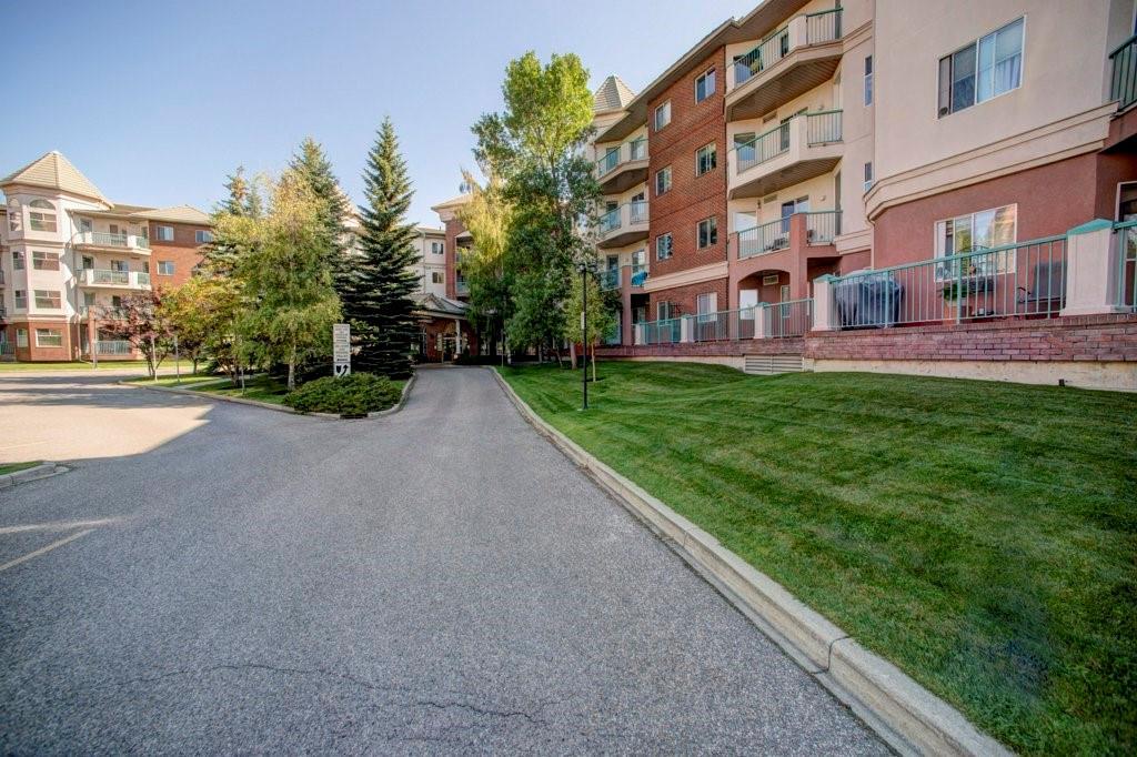 200 Lincoln Way - Photo 1