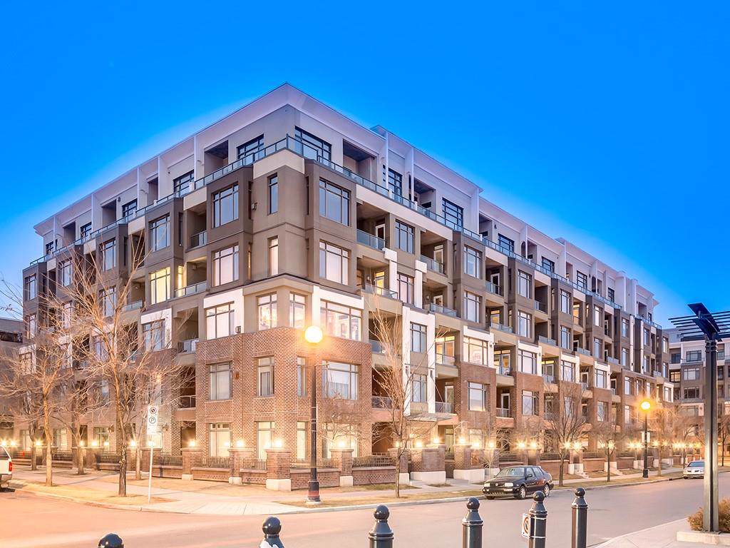 910 Centre Avenue - Photo 1