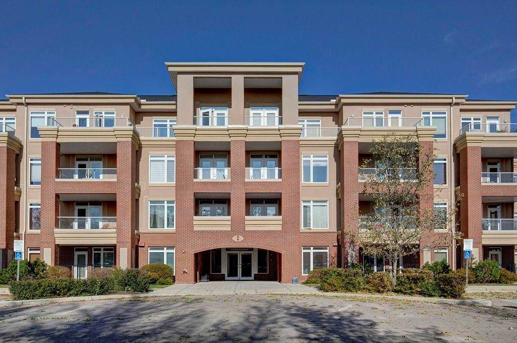 8 Hemlock Crescent - Photo 1