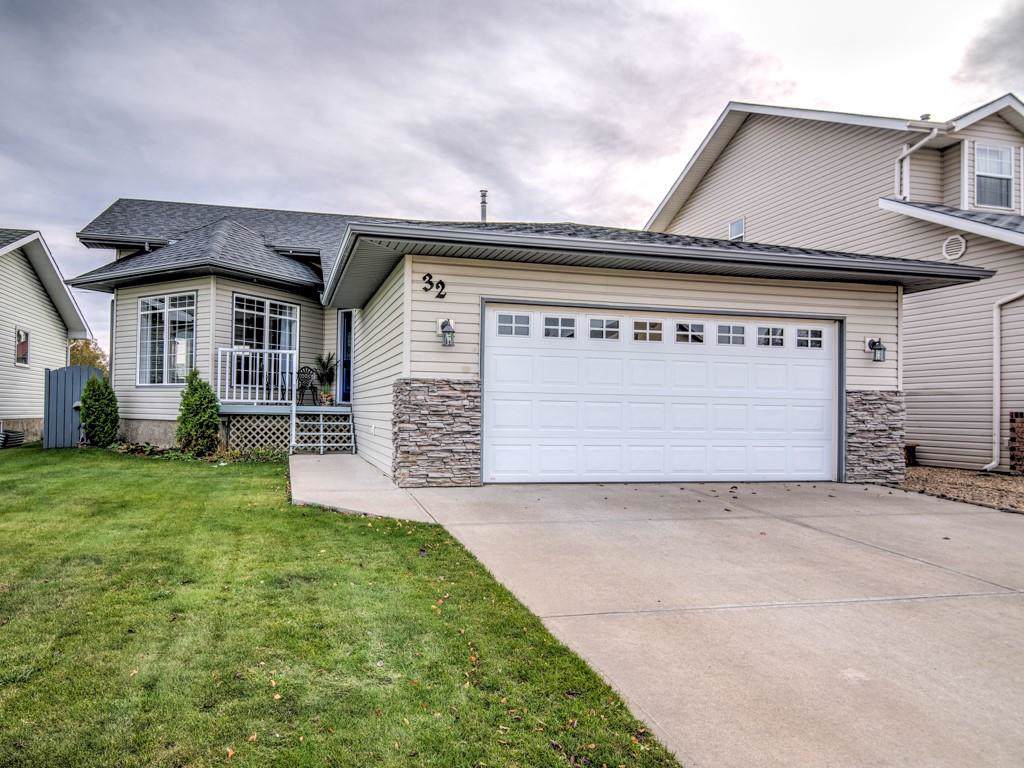 32 Cambrille Crescent - Photo 1