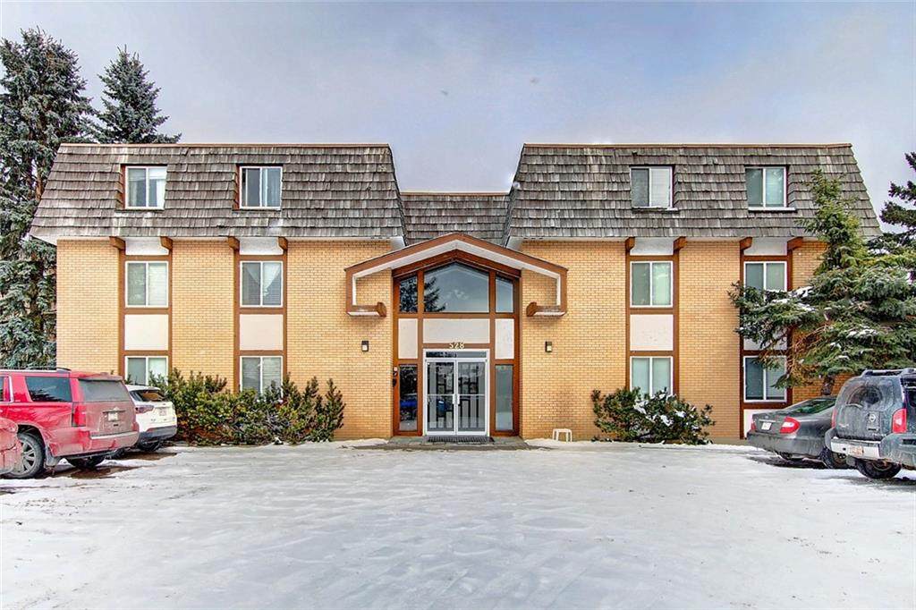 528 Cedar Crescent - Photo 1