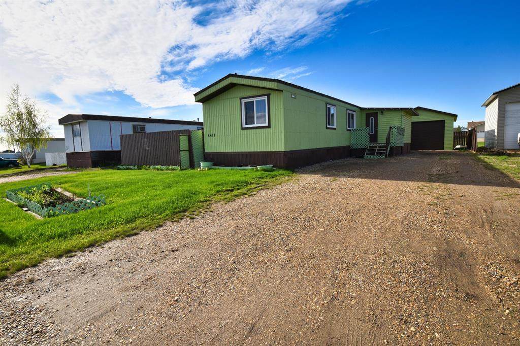 4411 46A Avenue - Photo 1
